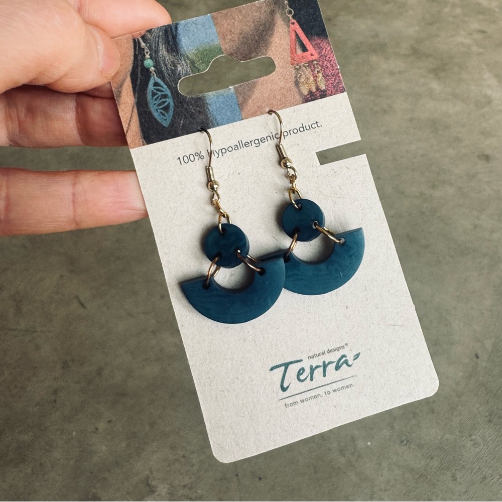 NWT Terra Navy/Teal Blue Half-Circle with a Circle Dangle Earrings South America